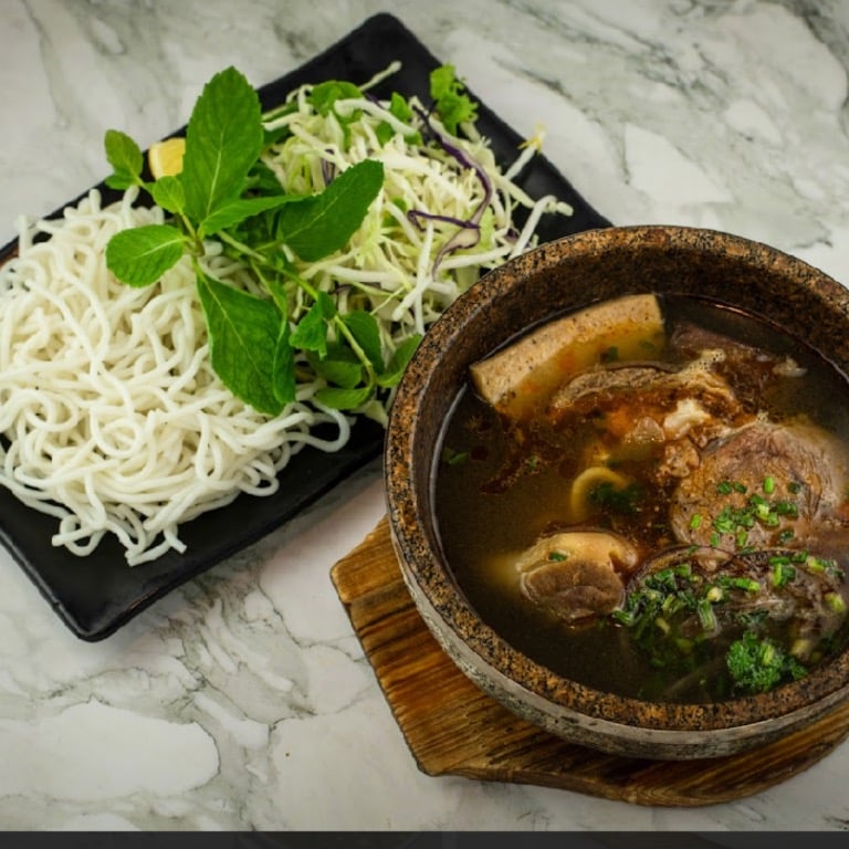F05. Bun Bo Hue - Beef Spicy Noodle