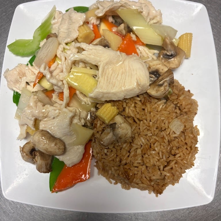 C4. Moo Goo Gai Pan