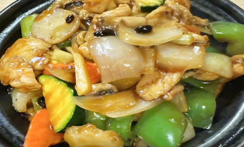 Sizzling Chicken w. Black Bean Sauce