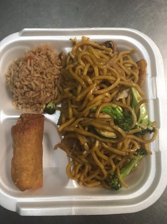 L37. Vegetable Lo Mein 蔬菜捞面