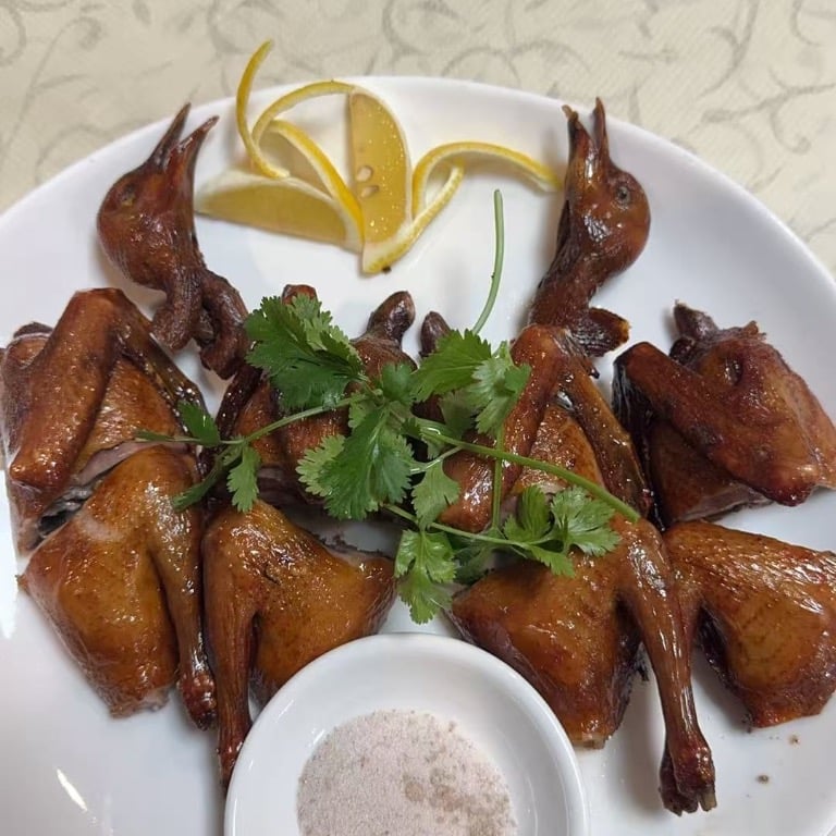 招牌紅烧脆皮乳鸽 Crispy Roast Squab