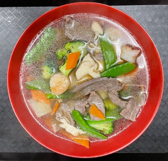 41. House Special Noodle Soup <br> 本楼面汤