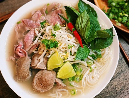 Pho Dac Biet  (Rare Steak, Brisket & Meatball)