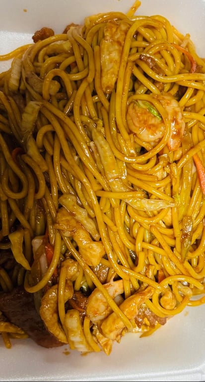 33. House Special Lo Mein