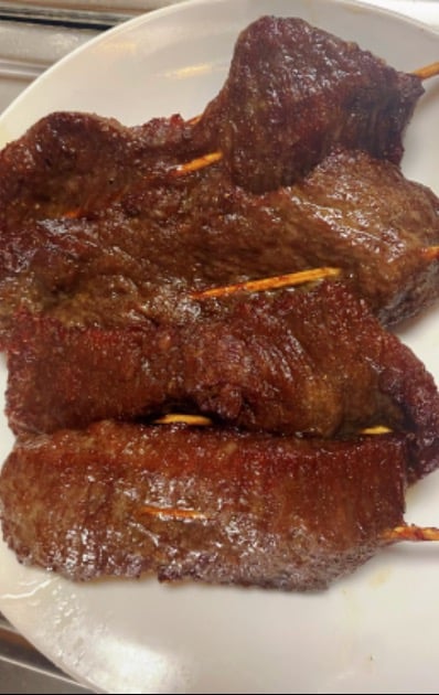 11. 牛串 Grilled Beef Sticks (4)
