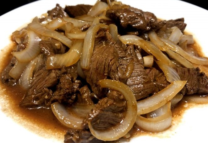 Bistecitos Encebollados