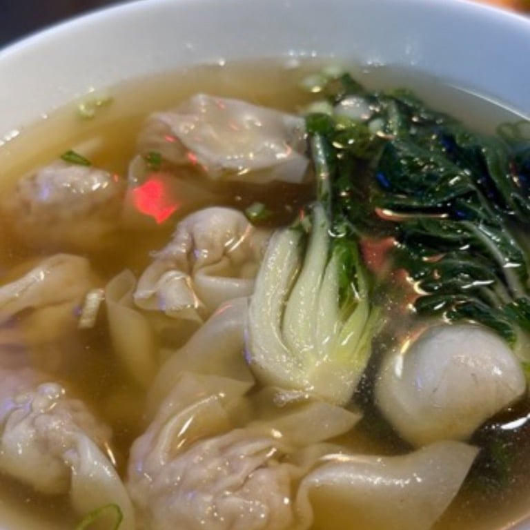 S1. 港式云吞汤 Wonton Soup Hong Kong Style (10 pc)