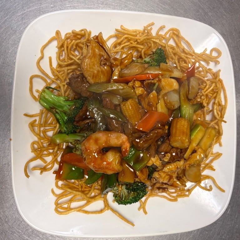 S20. Seafood Pan-Fried Noodle 海鲜两面黄
