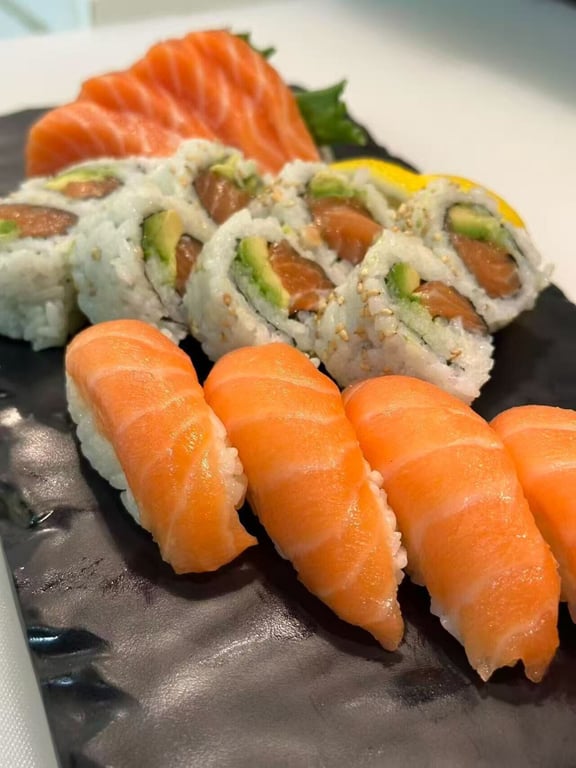 Salmon Lover (16 pcs)