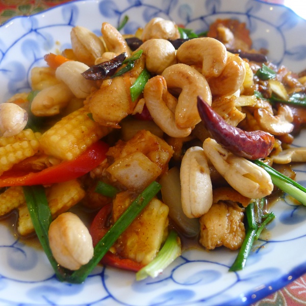 C16. CHICKEN WITH CASHEW NUTS