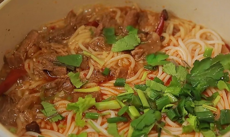 3. 牛腩酸辣米线 Sour and Spicy Rice Noodle with Beef Brisket