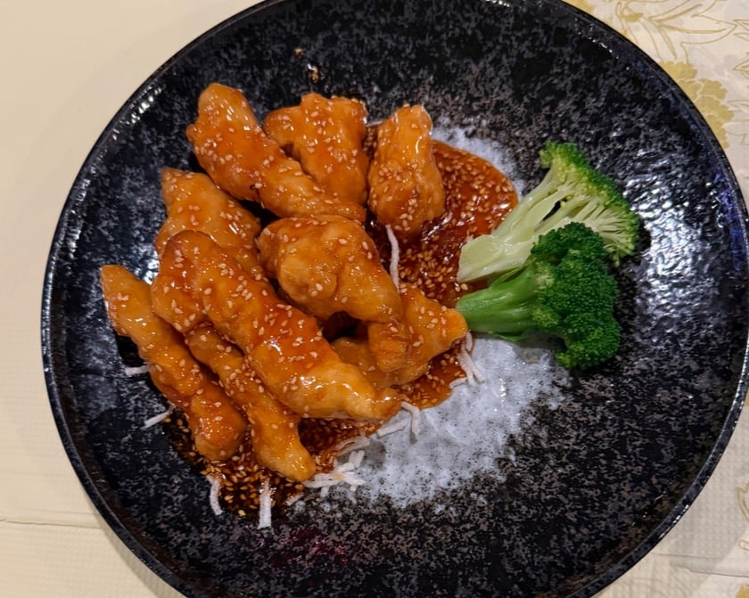 L28. Crispy Sesame Chicken (Lunch)
