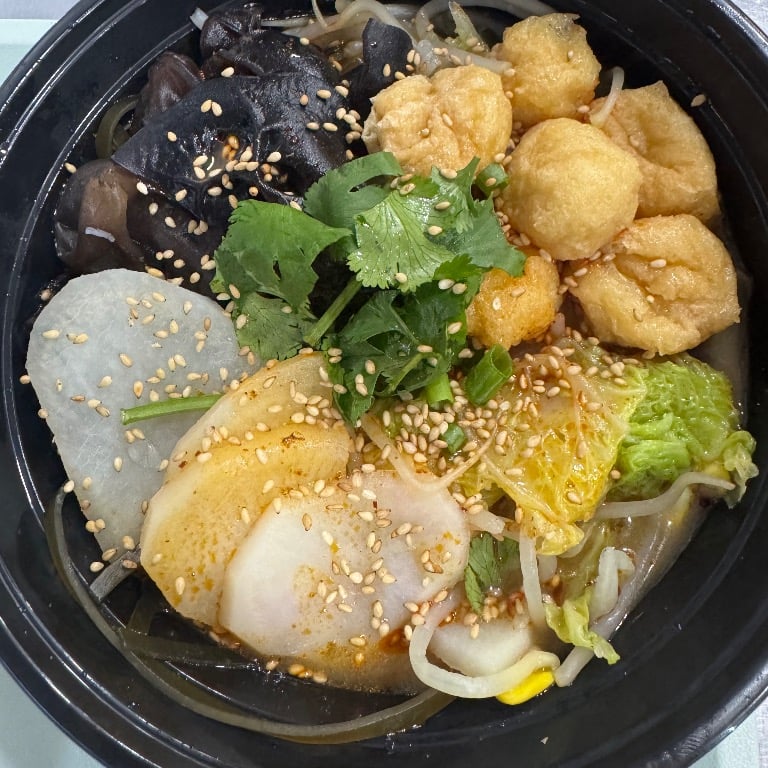 4. 素什锦麻辣烫 Vegetable Combo Hot Pot