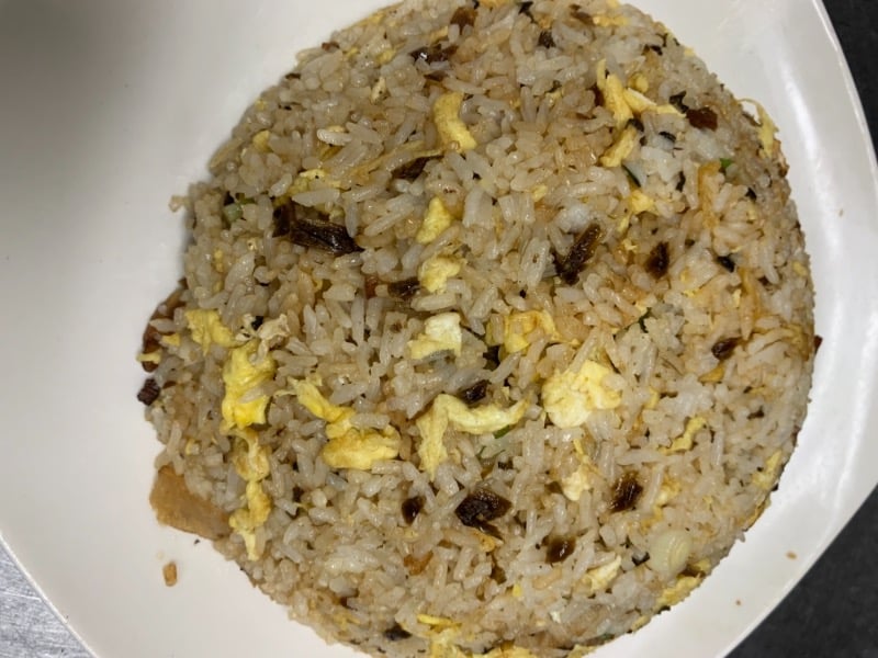 30. Smoky Pork Sprout Fried Rice 腊肉芽菜炒饭