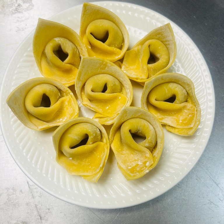 4. 炸肉云吞 <br>Fried Pork Wonton (6)