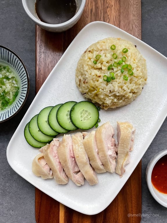 Hainanese Poached Chicken With Seasoned Garlic Rice (Kao Mun Gai)