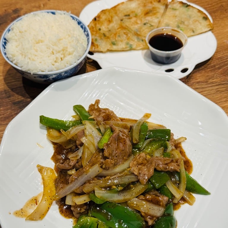 Beef with Black pepper Sauce+Free Scallion Pancake