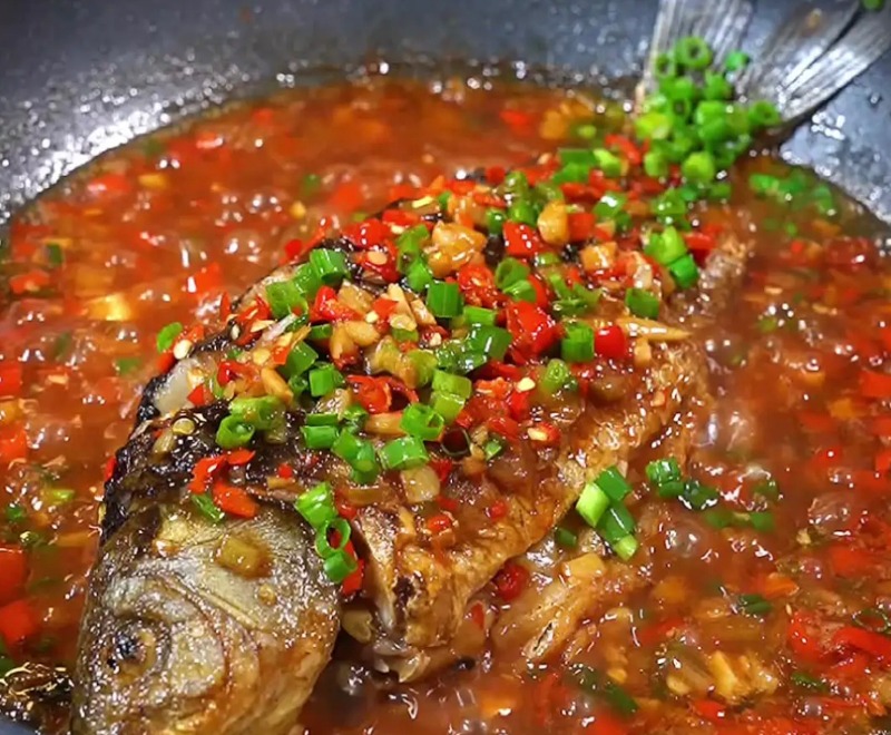 4 .红烧全鱼 Braised Whole Fish with Soy Bean Sauce
