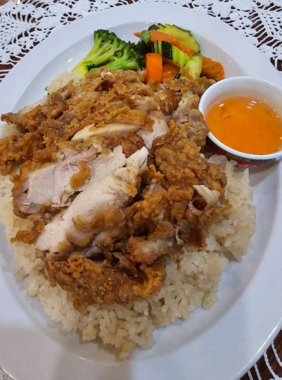 Khao Mun Gai Thod (Ginger Rice w/ Tempura Chicken)