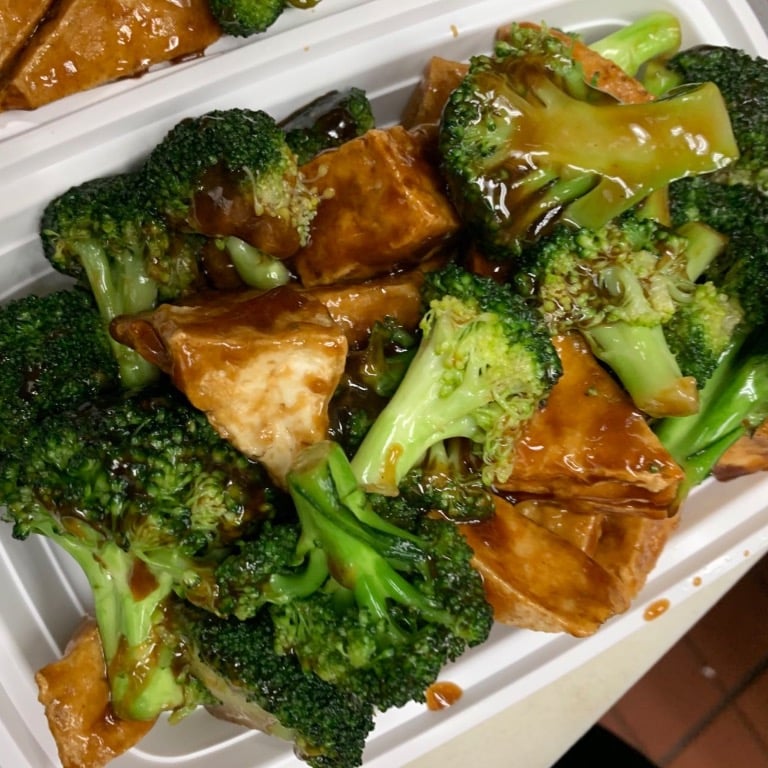 V6. 芥兰豆腐 Tofu with Broccoli