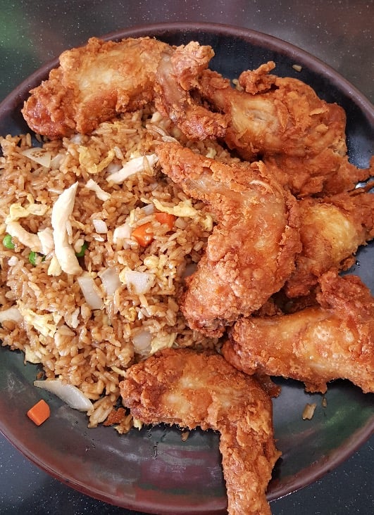 W3. Chicken Wings w. Fried Rice