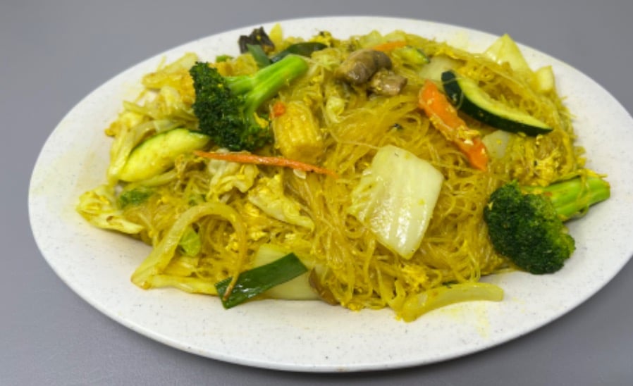 N12. Singapore Noodle Curry with Vegetables
