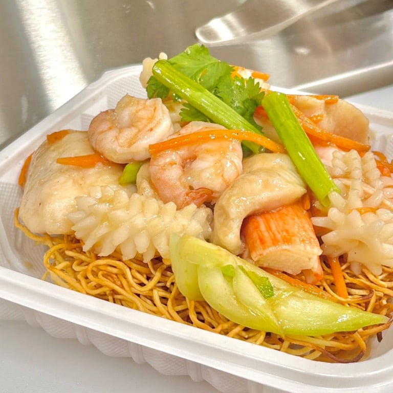 海鲜两面黄 Seafood Crispy Dry Fried Noodles