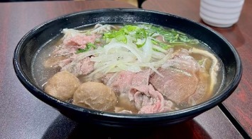 N10. 本楼牛肉汤河 Pho with Fresh Rice Noodle - Cantonese Style