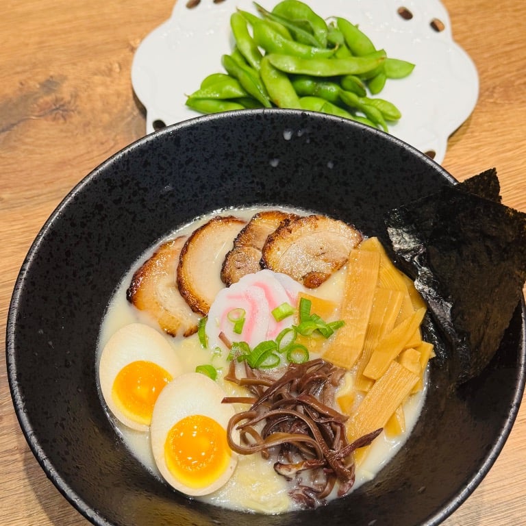 Tonkotsu Ramen+FREE Edamame豚骨拉面+毛豆