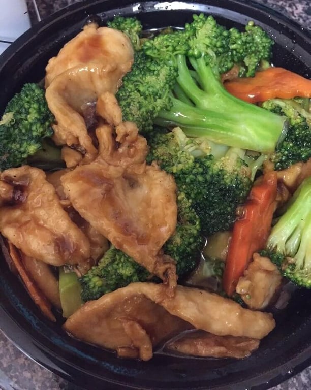 C12. Chicken w. Broccoli