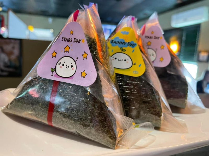 Seaweed Salad Onigiri