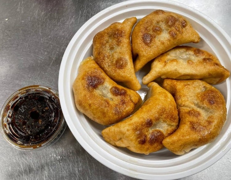 锅贴 Fried Dumplings (6)