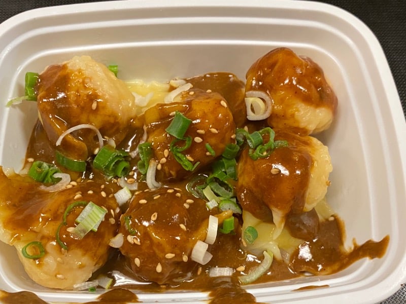 芝麻虾云吞 Steam Shrimp Wonton (6)  Wonton (8) w. Spicy Sesame Peanut Sauce