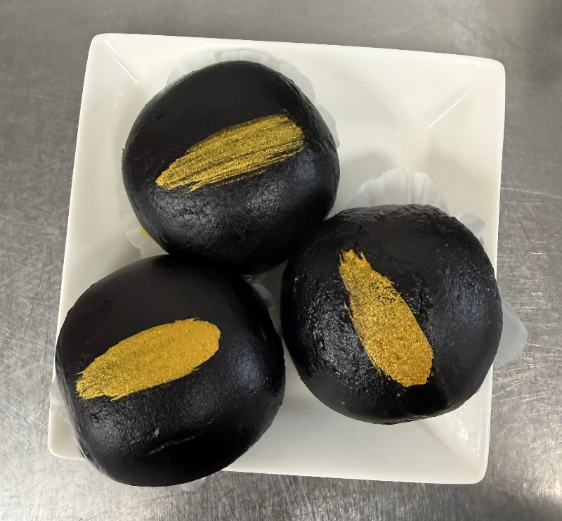 D5. Black and Gold Lava Bun (3Pcs)