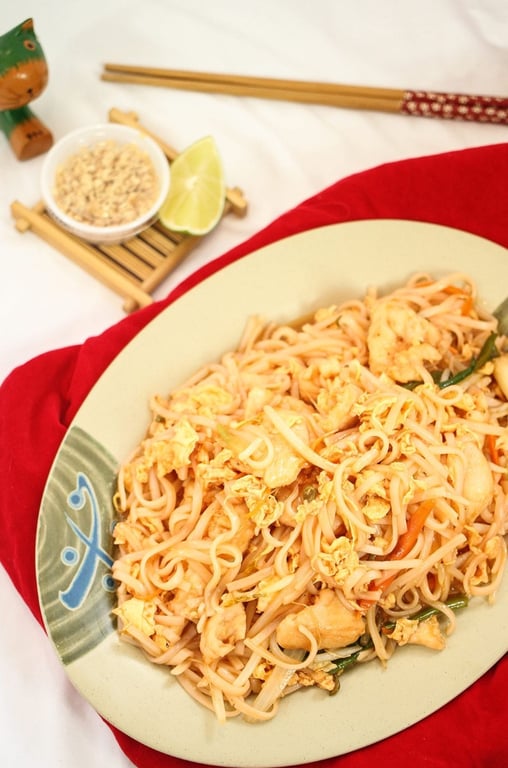 T 2. Chicken Pad Thai Noodle