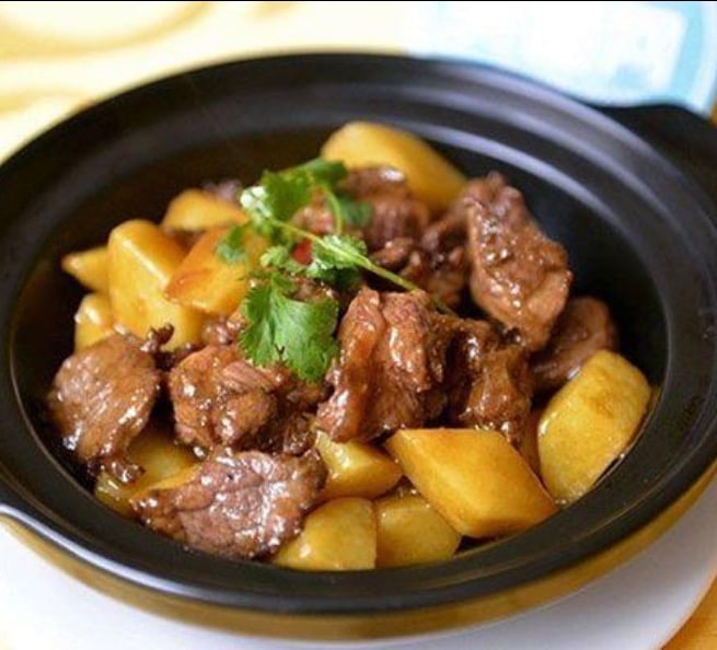 牛腩土豆煲 Braised Beef Brisket & Potato Pot
