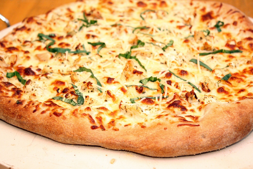 CHICKEN ALFREDO PIZZA Image