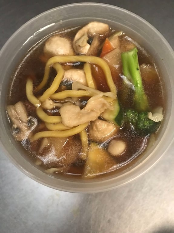 S6. Sliced Chicken Noodle Soup 鸡肉面汤 Image