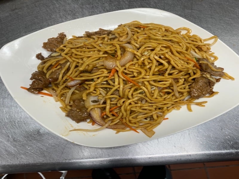 40. Beef Lo Mein 牛肉捞面