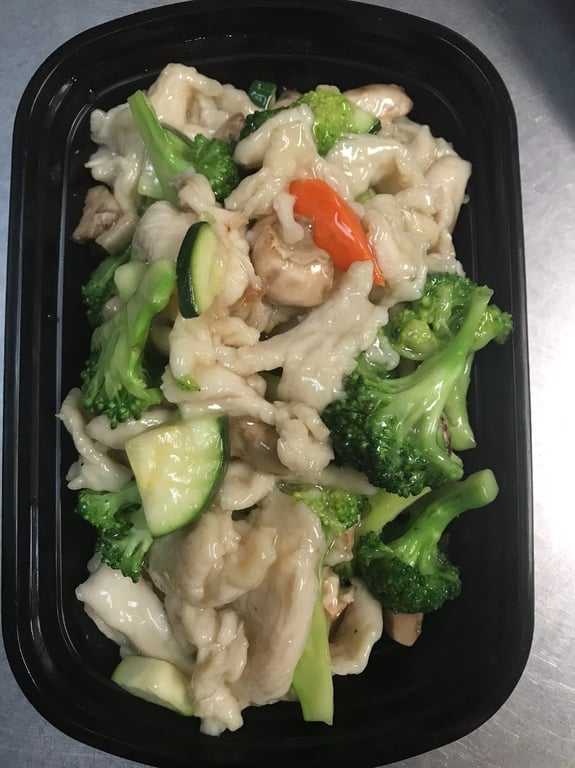 C9. Moo Goo Gai Pian 蘑菇鸡片