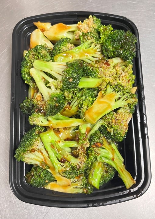 C28. Broccoli w. Garlic Sauce