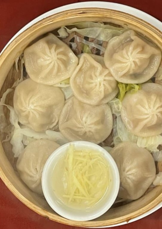 D6. 小笼包 Steamed Bun (8)
