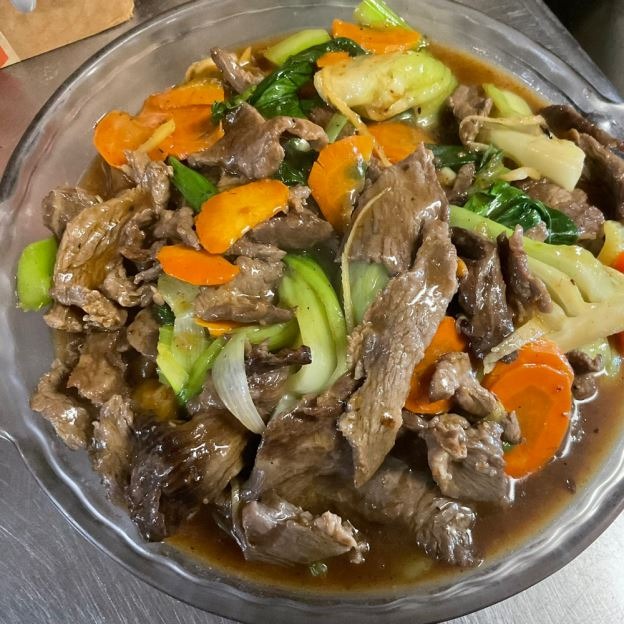CN4. Beef and Vegetable Chow Fun 牛蔬菜炒粉