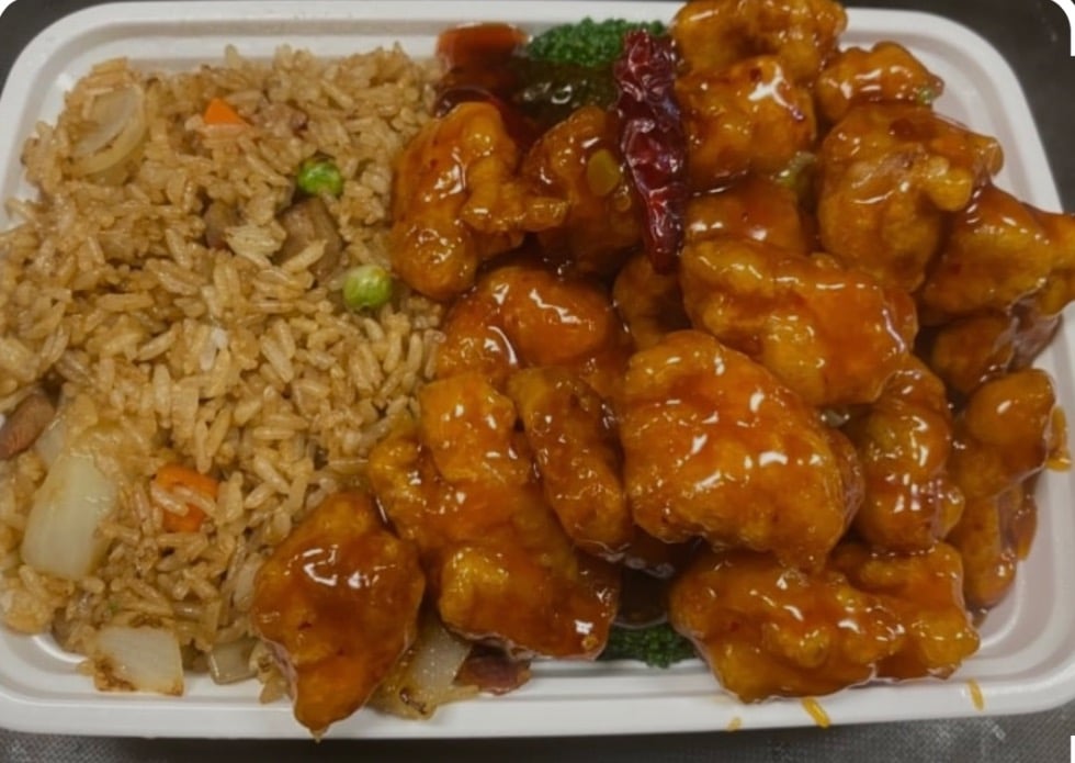 左宗鸡<br>19. General Tso's Chicken