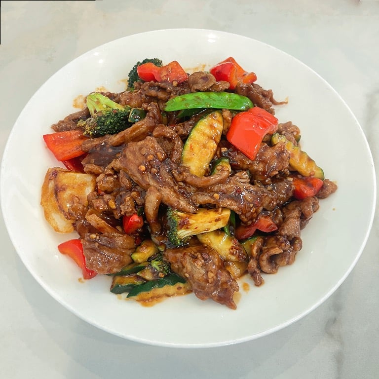 B8. 四川牛 Szechuan Beef