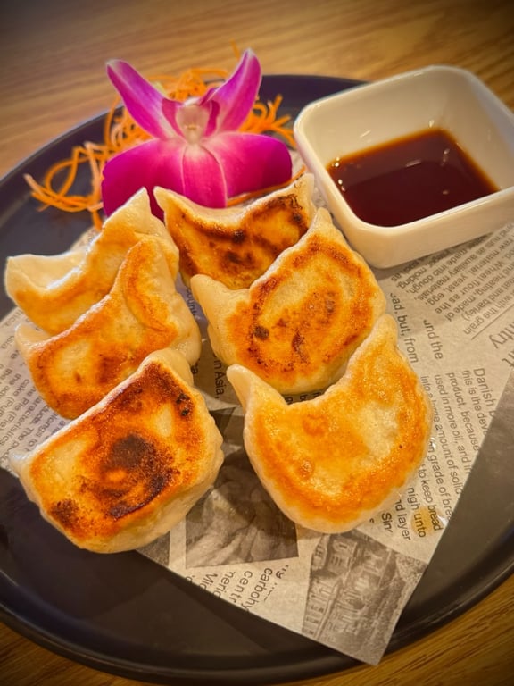 D3. Pork & Cabbage Dumplings (6 pcs)
