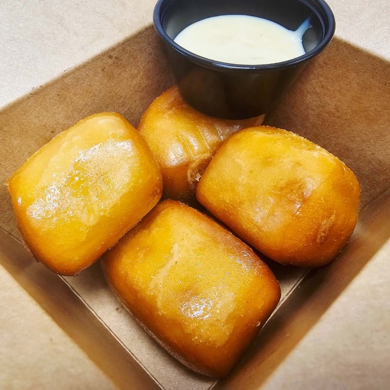 Golden Fried Mini Buns w. Condensed Milk (4pc)(Buy 1, get 1 free)