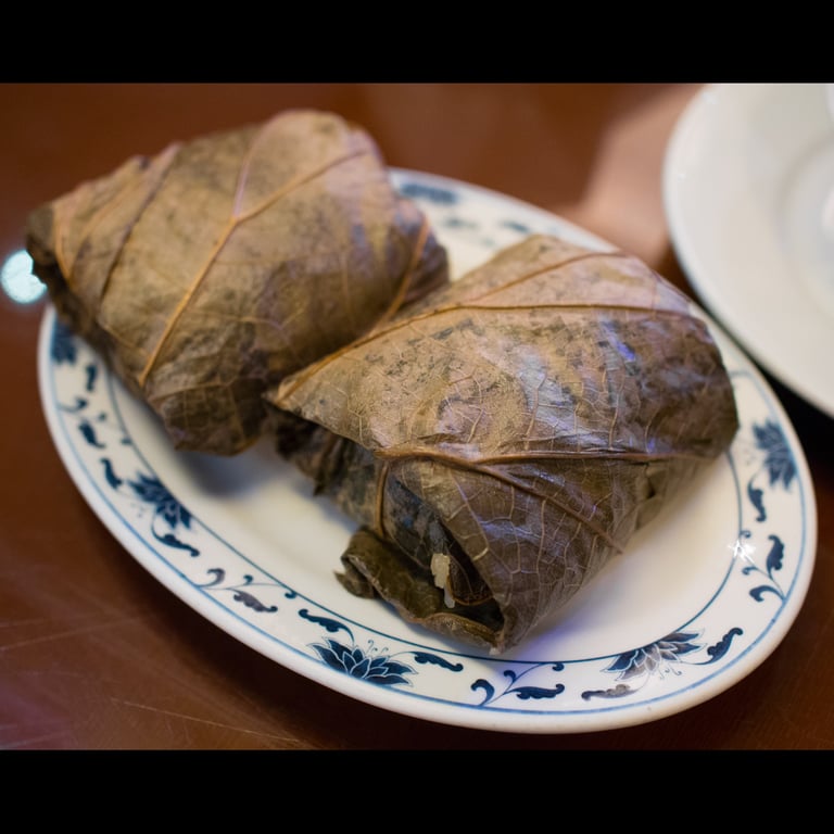 J5. 糯米鸡 Sticky Rice Wrapped with Lotus Leaf