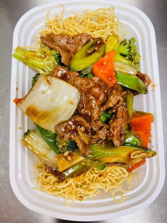 Pan Fried Noodles & Beef with Mixed Vegetables 什菜牛两面黄