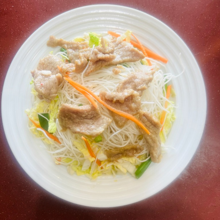 32. 牛炒米粉 <br>Beef Chow Mai Fun